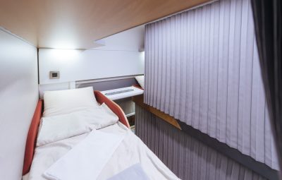 Индивидуальная штора спального места